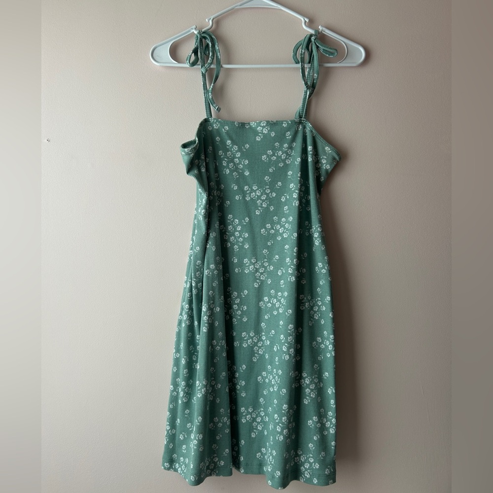 LAST CHANCE Forever 21 Green Floral Dress